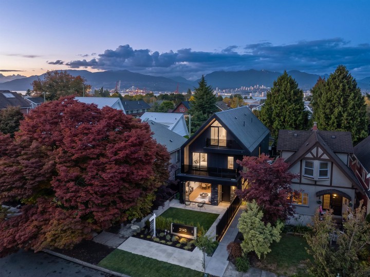 Photo 4 at 2 - 2145 Napier Street, Grandview Woodland, Vancouver East