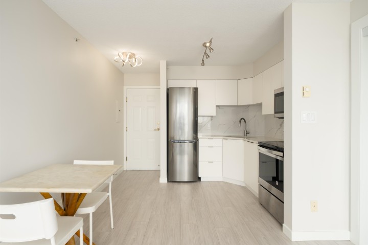 Photo 6 at 809 - 5189 Gaston Street, Collingwood VE, Vancouver East