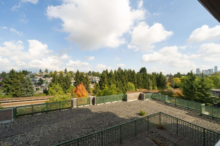 Photo 20 at 809 - 5189 Gaston Street, Collingwood VE, Vancouver East