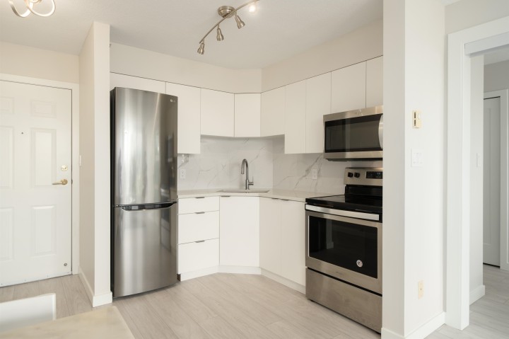 Photo 10 at 809 - 5189 Gaston Street, Collingwood VE, Vancouver East