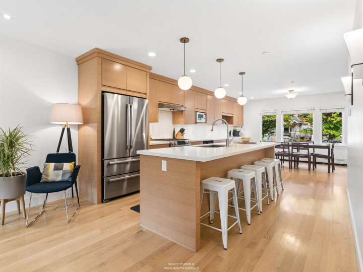 Photo 3 at 558 W 19th Avenue, Cambie, Vancouver West