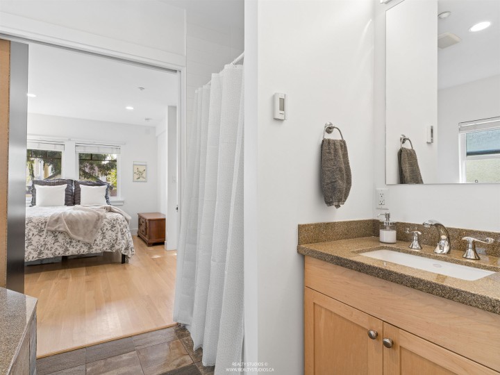 Photo 14 at 558 W 19th Avenue, Cambie, Vancouver West