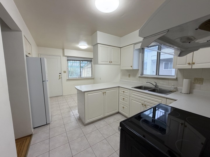 Photo 4 at 77 W 62nd Avenue, Marpole, Vancouver West