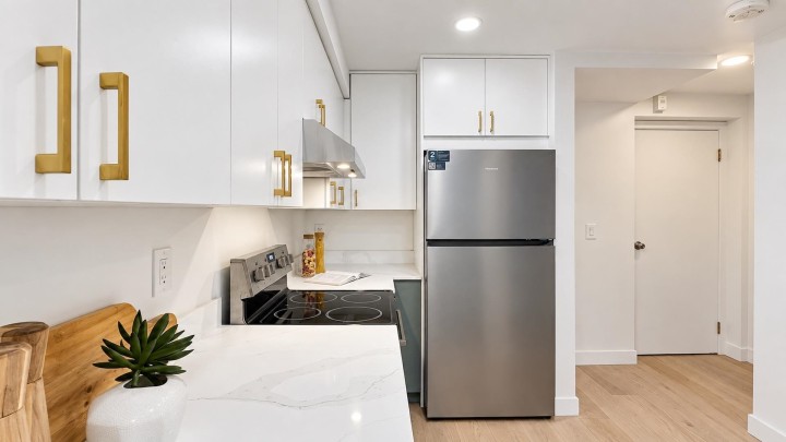 Photo 9 at 10 - 1355 W 4th Avenue, False Creek, Vancouver West