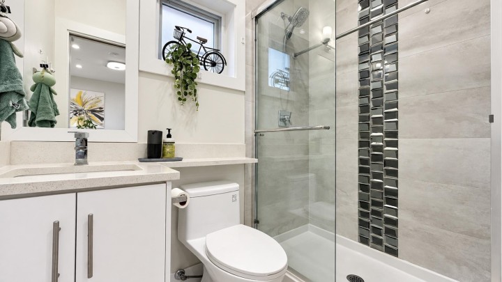 Photo 16 at 4985 Moss Street, Collingwood VE, Vancouver East