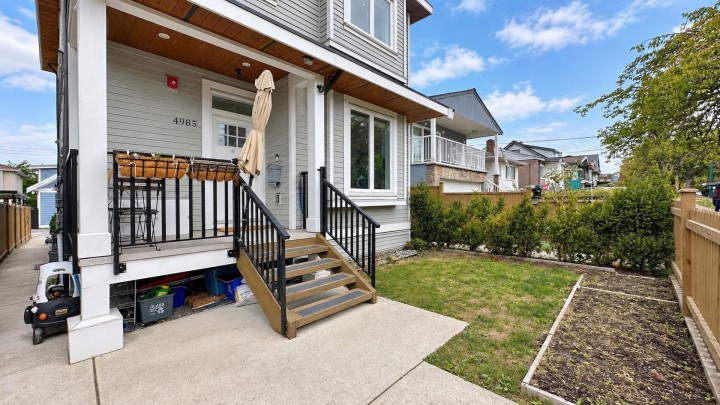 Photo 3 at 4985 Moss Street, Collingwood VE, Vancouver East