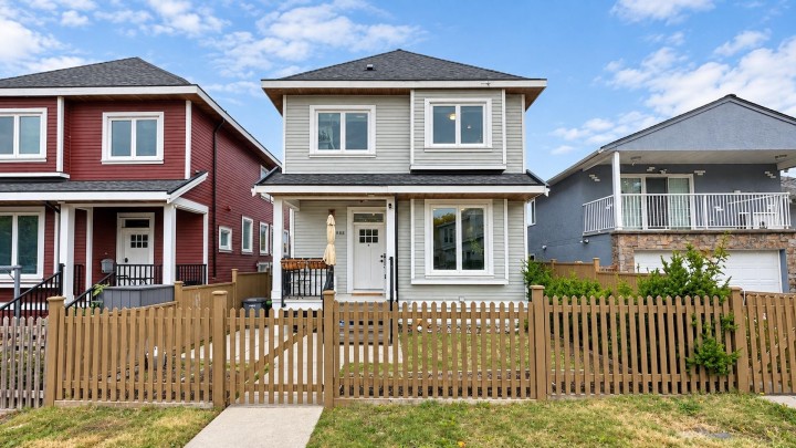 Photo 1 at 4985 Moss Street, Collingwood VE, Vancouver East