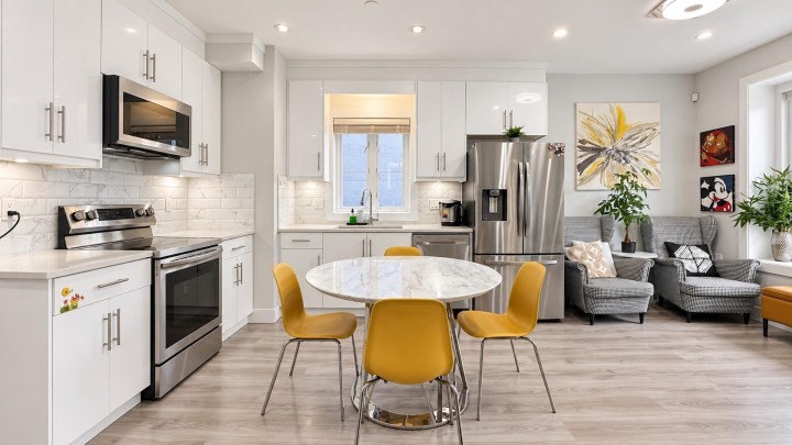 Photo 10 at 4985 Moss Street, Collingwood VE, Vancouver East