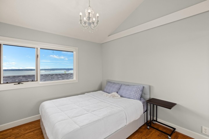 Photo 21 at 2370 Queens Avenue, Queens, West Vancouver