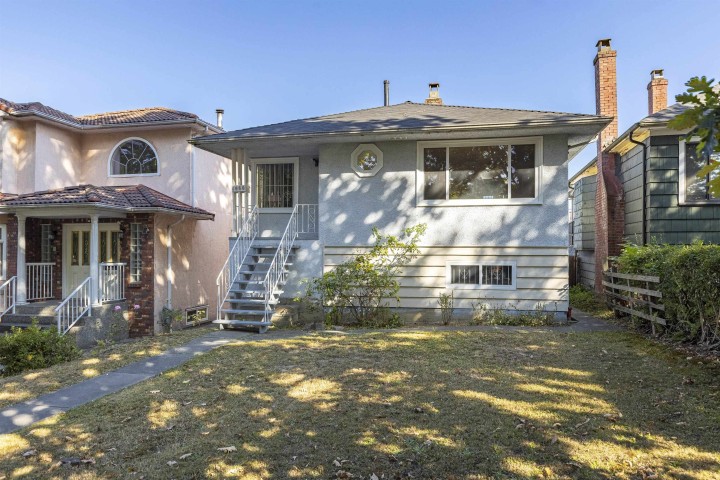 Photo 2 at 1060 Kelowna Street, Renfrew VE, Vancouver East
