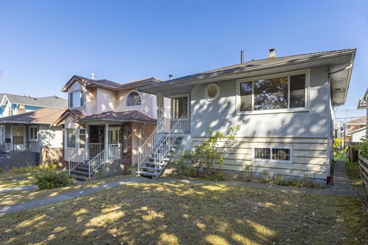 Photo 3 at 1060 Kelowna Street, Renfrew VE, Vancouver East