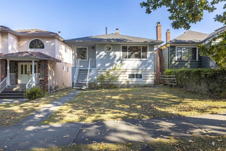 Photo 1 at 1060 Kelowna Street, Renfrew VE, Vancouver East