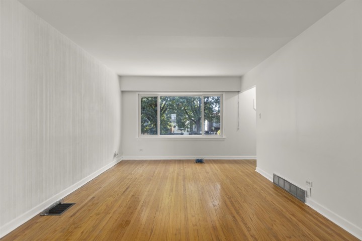 Photo 9 at 1060 Kelowna Street, Renfrew VE, Vancouver East