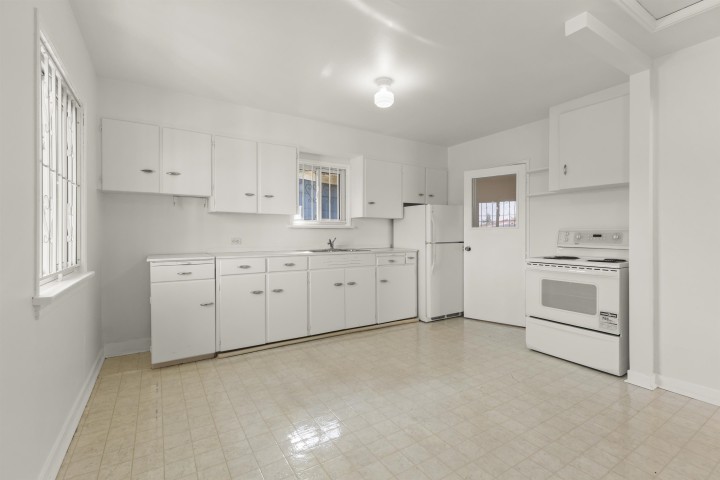 Photo 14 at 1060 Kelowna Street, Renfrew VE, Vancouver East