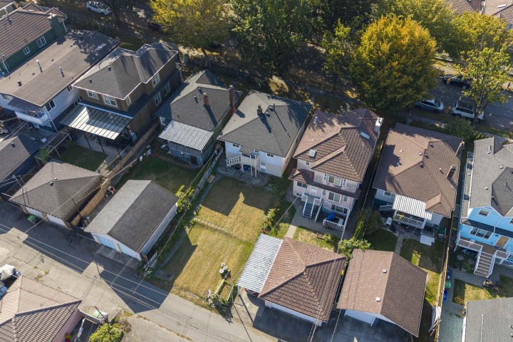 Photo 31 at 1060 Kelowna Street, Renfrew VE, Vancouver East