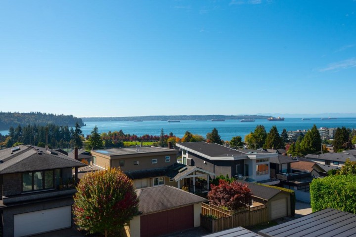 Photo 24 at 1104 Esquimalt Avenue, Ambleside, West Vancouver