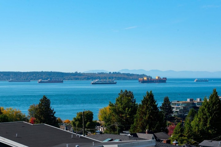 Photo 25 at 1104 Esquimalt Avenue, Ambleside, West Vancouver