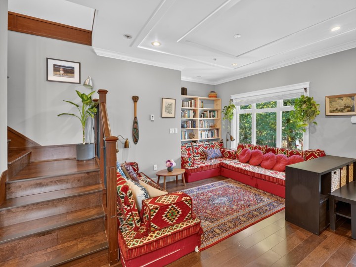 Photo 5 at 5502 Dundee Street, Collingwood VE, Vancouver East