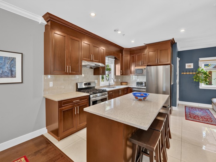 Photo 9 at 5502 Dundee Street, Collingwood VE, Vancouver East