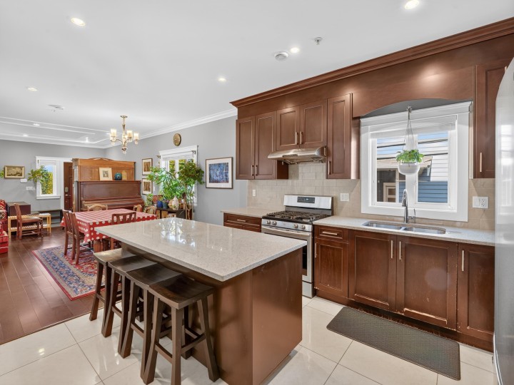 Photo 10 at 5502 Dundee Street, Collingwood VE, Vancouver East