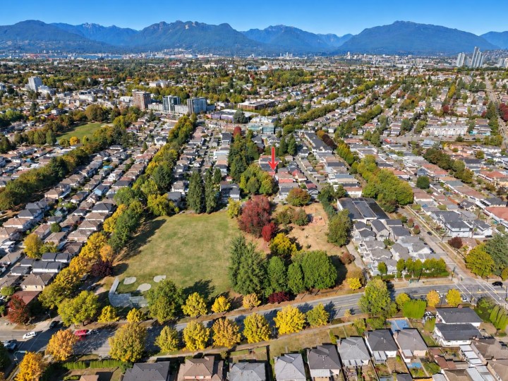 Photo 31 at 5502 Dundee Street, Collingwood VE, Vancouver East