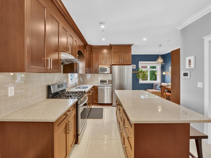 Photo 8 at 5502 Dundee Street, Collingwood VE, Vancouver East