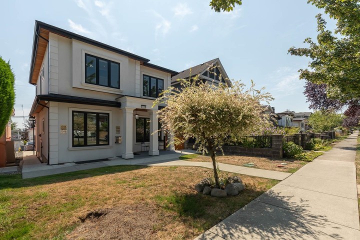 Photo 2 at 1342 E 60th Avenue, South Vancouver, Vancouver East
