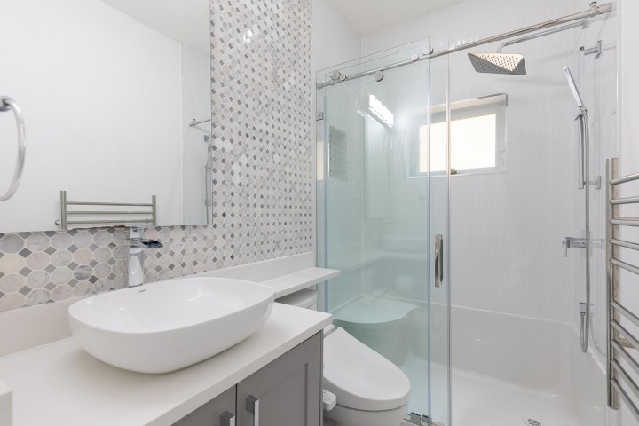 Photo 16 at 1342 E 60th Avenue, South Vancouver, Vancouver East
