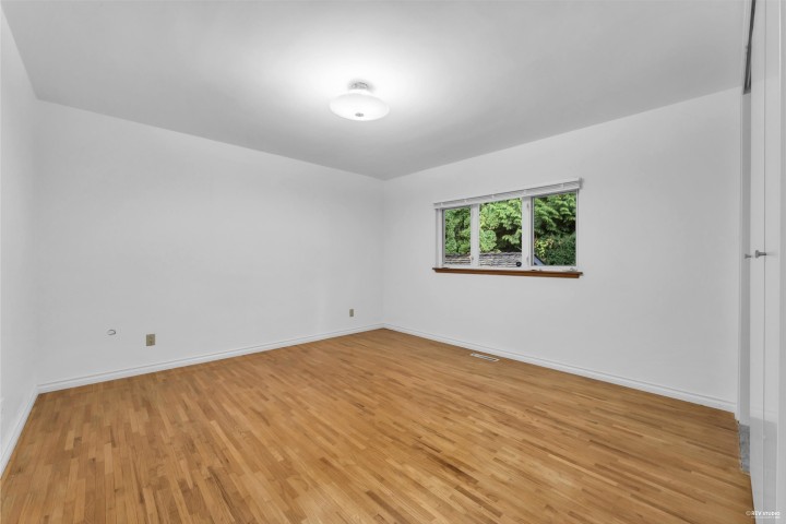 Photo 7 at 2615 Skilift Place, Chelsea Park, West Vancouver