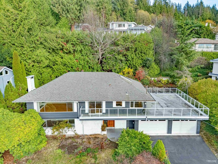 Photo 1 at 2615 Skilift Place, Chelsea Park, West Vancouver