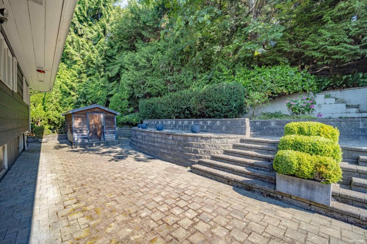 Photo 14 at 2615 Skilift Place, Chelsea Park, West Vancouver