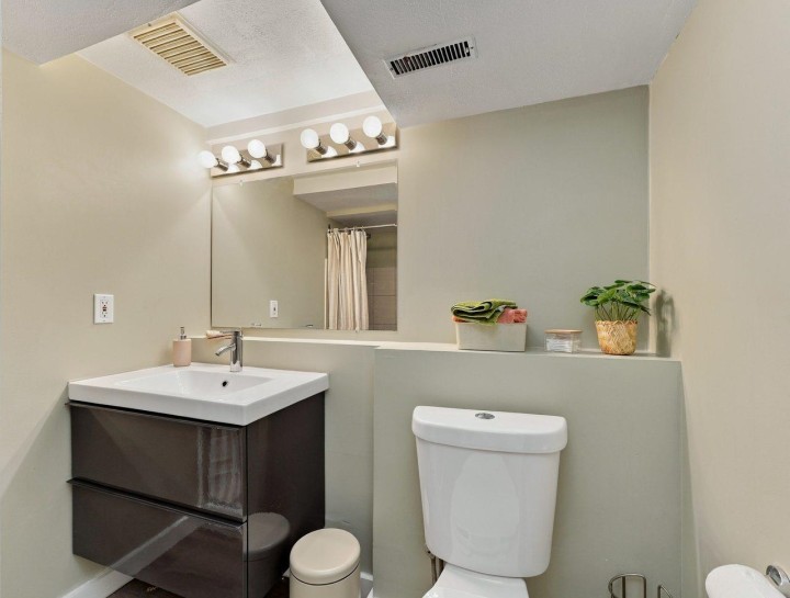 Photo 16 at 320 E 32nd Avenue, Main, Vancouver East