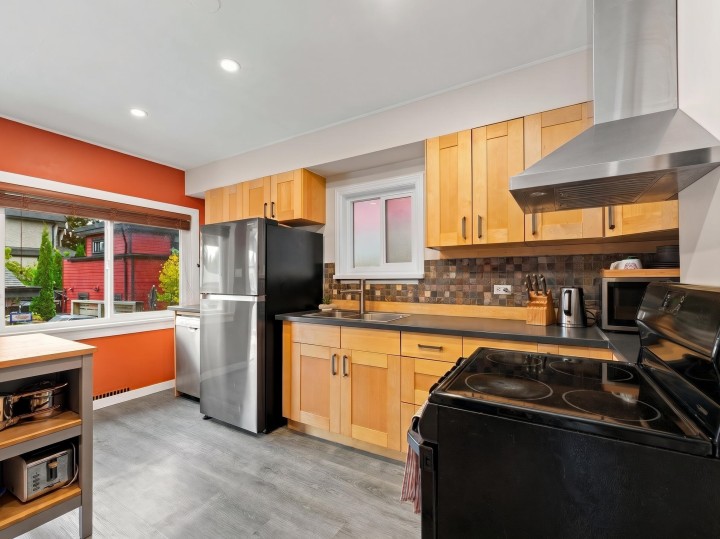 Photo 10 at 320 E 32nd Avenue, Main, Vancouver East
