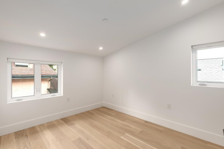 Photo 13 at 851 E 19th Avenue, Fraser VE, Vancouver East