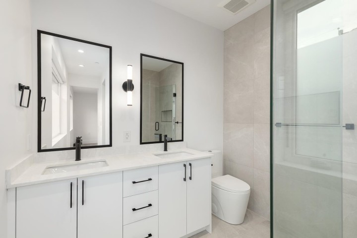 Photo 12 at 851 E 19th Avenue, Fraser VE, Vancouver East