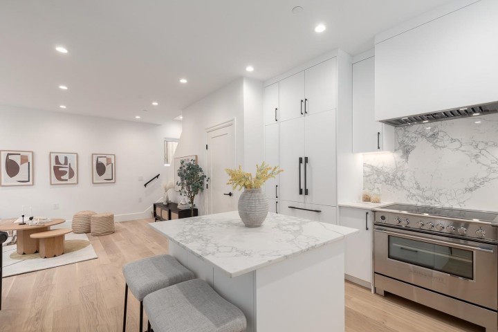 Photo 7 at 851 E 19th Avenue, Fraser VE, Vancouver East