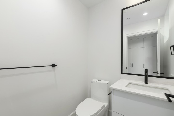 Photo 9 at 851 E 19th Avenue, Fraser VE, Vancouver East