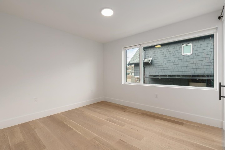 Photo 10 at 851 E 19th Avenue, Fraser VE, Vancouver East
