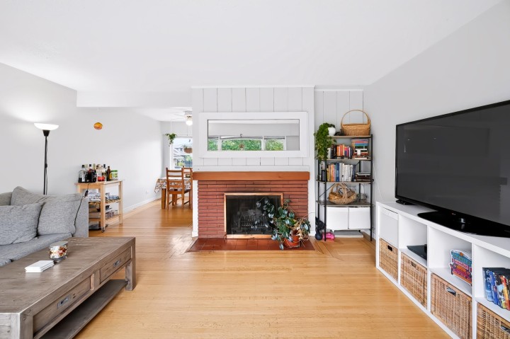 Photo 2 at 1685 E 55th Avenue, Fraserview VE, Vancouver East