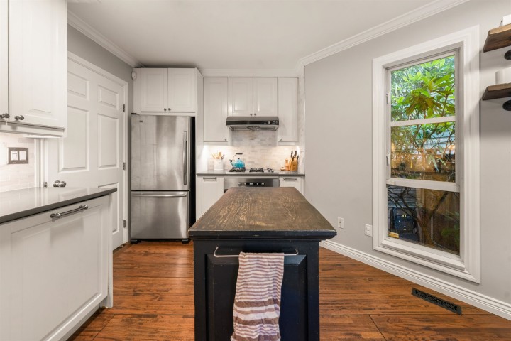 Photo 10 at 709 Prior Street, Strathcona, Vancouver East