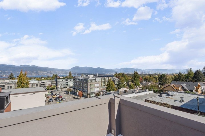 Photo 3 at 102 - 3349 Dunbar Street, Dunbar, Vancouver West