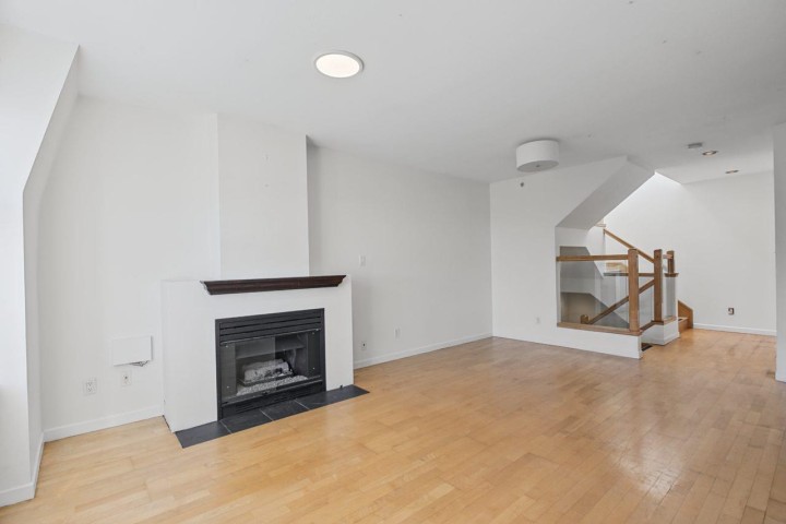 Photo 5 at 102 - 3349 Dunbar Street, Dunbar, Vancouver West