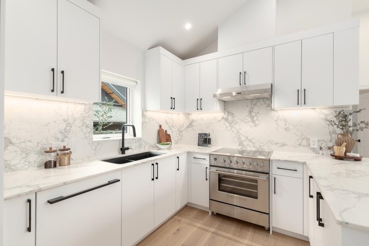 Photo 2 at 849 E 19th Avenue, Fraser VE, Vancouver East