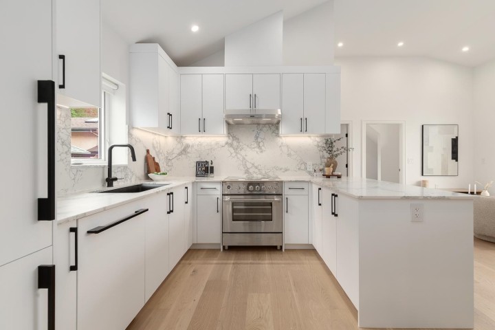 Photo 3 at 849 E 19th Avenue, Fraser VE, Vancouver East