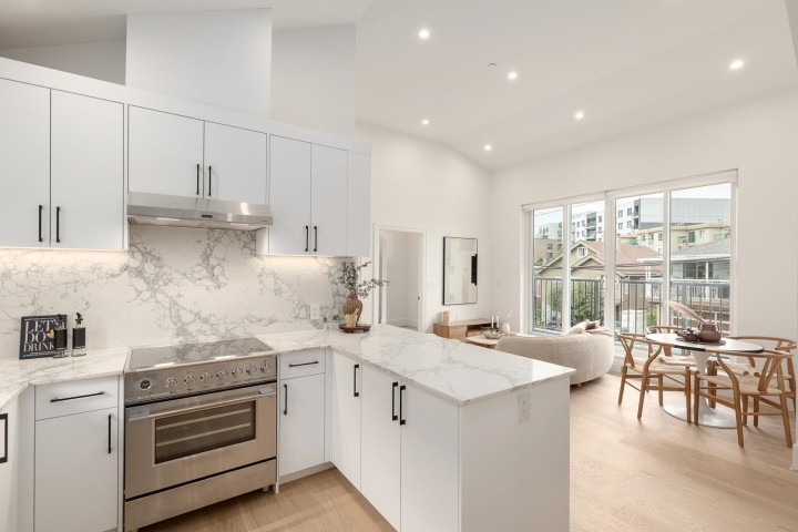 Photo 1 at 849 E 19th Avenue, Fraser VE, Vancouver East