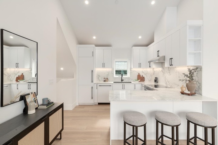 Photo 4 at 849 E 19th Avenue, Fraser VE, Vancouver East