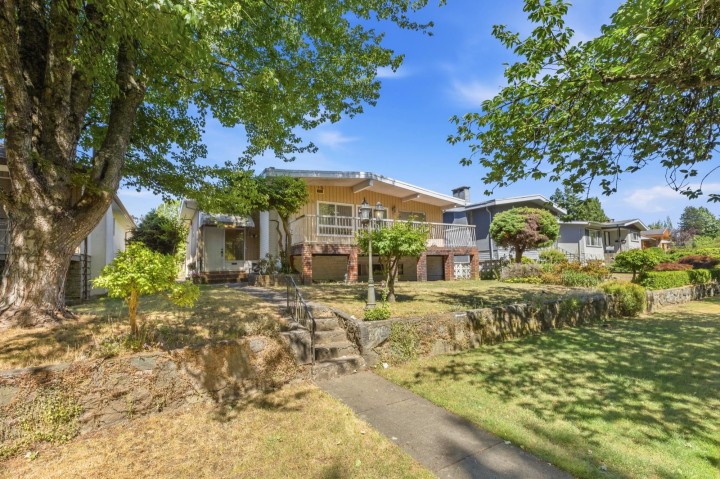 Photo 3 at 3055 Rosemont Drive, Fraserview VE, Vancouver East