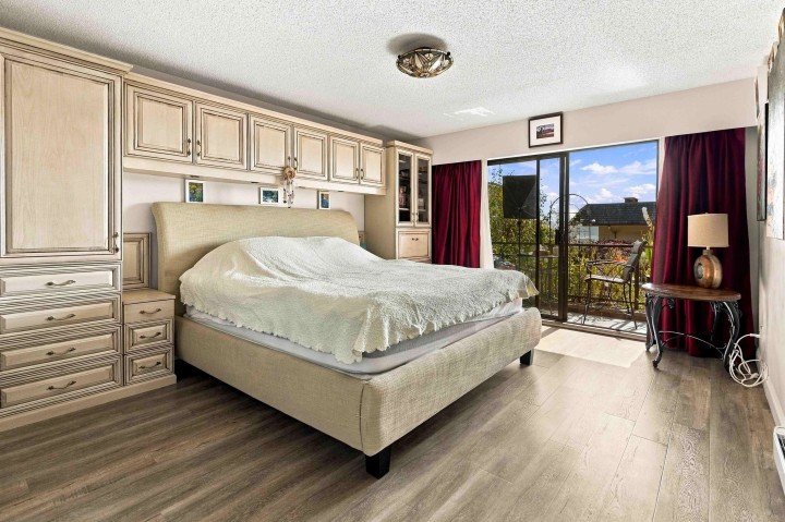 Photo 10 at 22 - 2214 Folkestone Way, Panorama Village, West Vancouver