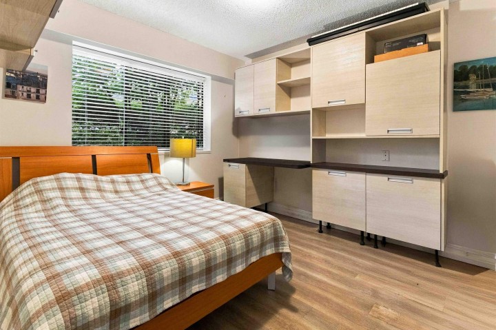 Photo 15 at 22 - 2214 Folkestone Way, Panorama Village, West Vancouver