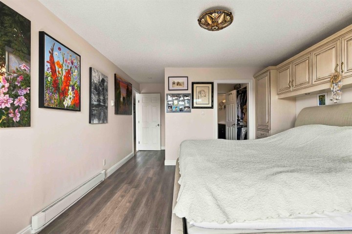 Photo 11 at 22 - 2214 Folkestone Way, Panorama Village, West Vancouver
